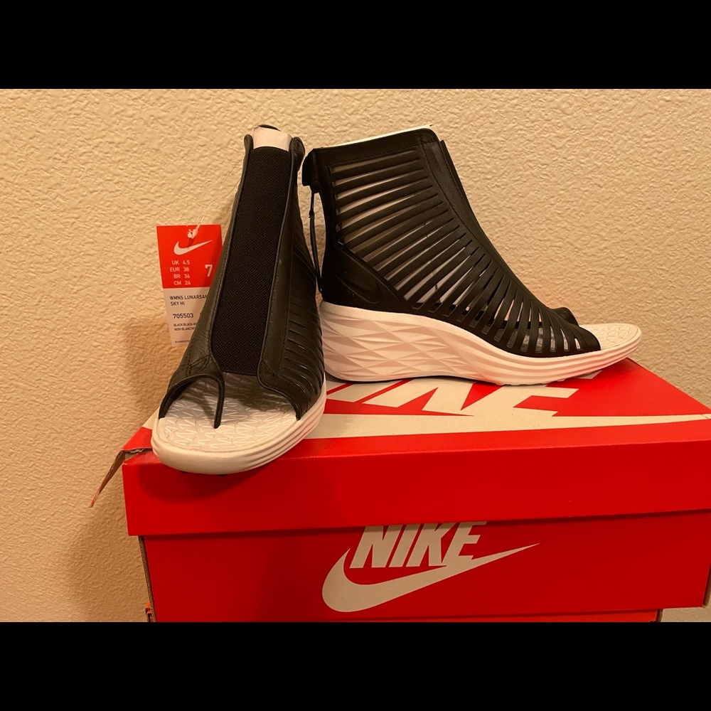RARE Nike Lunar Sandiator, size 7